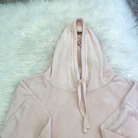Blush colored cropped hoodie - Picture 2 of 4